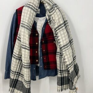 American Eagle, black and cream, reversible fringe scarf NWT